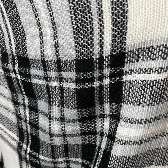 ModCloth Women's Black & White Plaid, Tartan Wide Scarf, Blanket Wrap w/Fringe - Picture 8 of 10